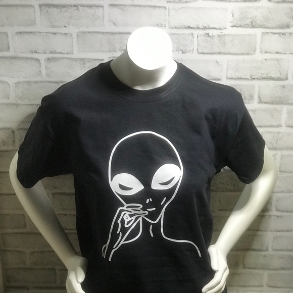 Gildan Tops - Too cool alien in black T-shirt